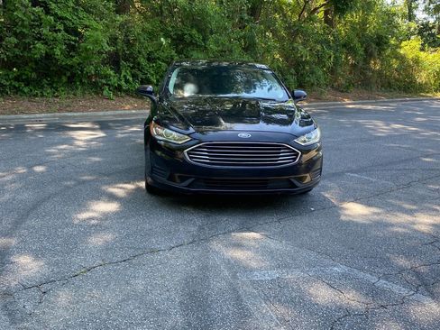 Used 2020 Ford Fusion SE FWD image 2