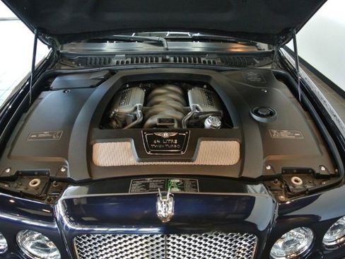 Used 2007 Bentley Azure image 9