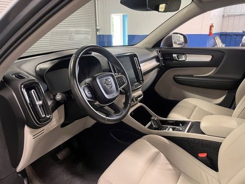 Used 2019 Volvo XC40 T5 Momentum image 23