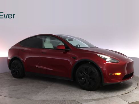 Used 2025 Tesla Model Y Long Range RWD image 14