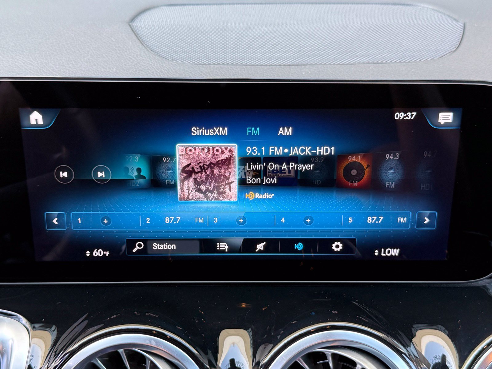 Used 2023 Mercedes-Benz GLB 250 image 35
