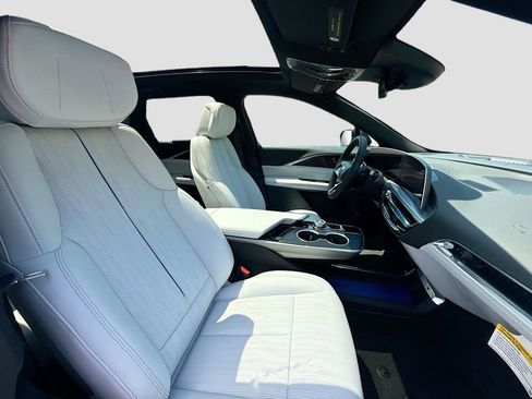 New 2025 Cadillac Lyriq Luxury image 29