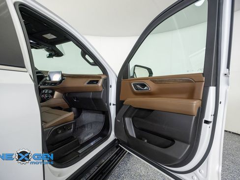 Used 2023 Chevrolet Tahoe High Country AWD/4WD image 41
