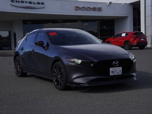 Used 2024 MAZDA MAZDA3 Hatchback w/Premium Plus Pkg image 2