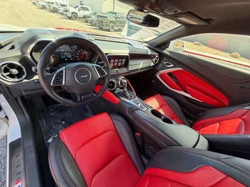 Used 2017 Chevrolet Camaro SS RWD image 13