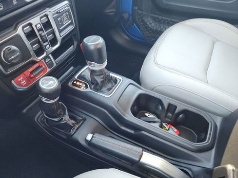 Used 2022 Jeep Gladiator Mojave w/ Cold Weather Group AWD/4WD image 32