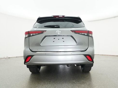 New 2026 Toyota Highlander Platinum image 23
