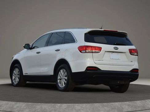 Used 2018 Kia Sorento LX image 11