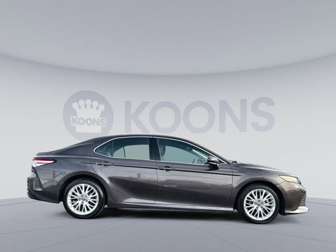 Used 2018 Toyota Camry XLE image 8