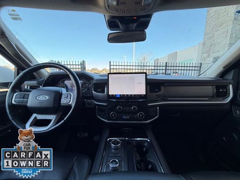 Used 2024 Ford Expedition XLT image 27