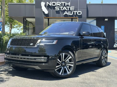 Used 2023 Land Rover Range Rover SE AWD/4WD image 2