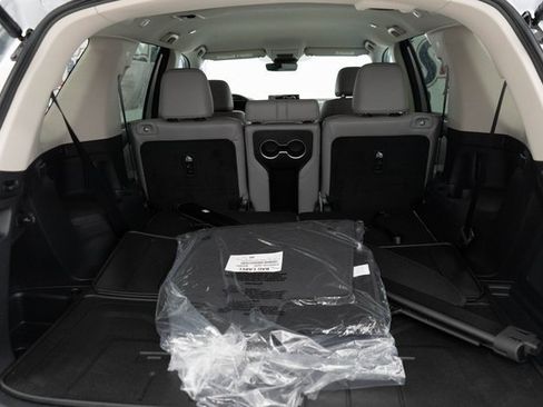 New 2025 Honda Pilot EX-L image 8