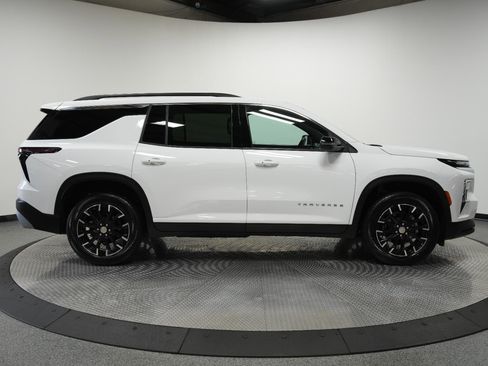 Used 2025 Chevrolet Traverse LT w/ Sun and Wheel Package AWD/4WD image 8