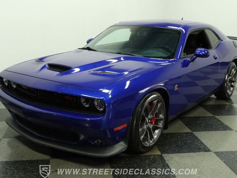 Used 2022 Dodge Challenger R/T Scat Pack w/ Driver Convenience Group RWD image 18