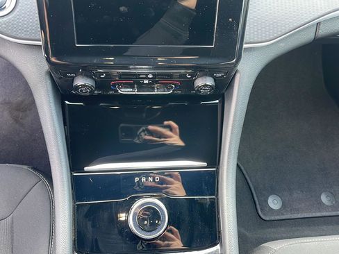 Certified 2025 Jeep Grand Cherokee L Laredo w/ Luxury Tech Group I image 17