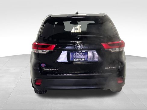 Used 2018 Toyota Highlander XLE image 21