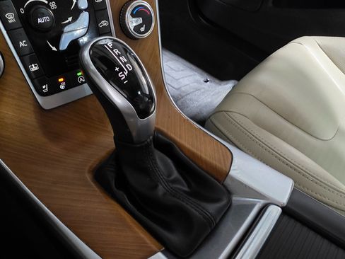 Used 2018 Volvo S60 T5 Inscription Platinum image 34