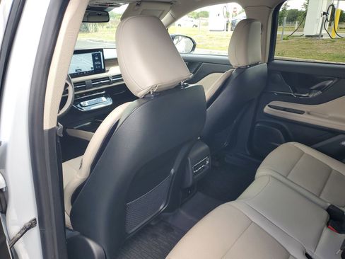 Used 2025 Lincoln Corsair Grand Touring w/ Rear Removable Package Tray AWD/4WD image 10
