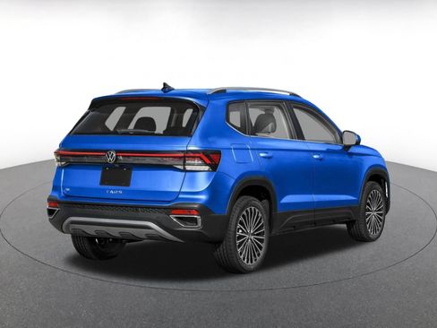 Used 2026 Volkswagen Taos SE AWD/4WD image 2