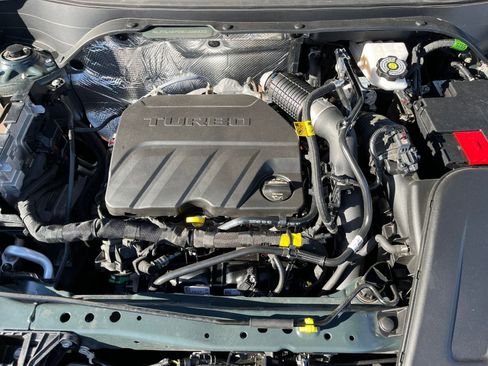 Used 2025 Chevrolet Trax LT w/ LT Convenience Package image 31