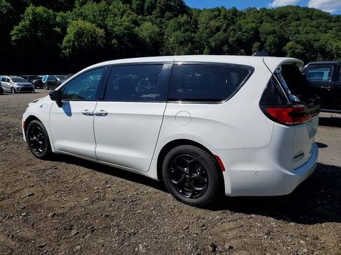 Used 2024 Chrysler Pacifica Limited FWD image 3