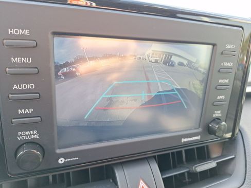 Used 2021 Toyota RAV4 XLE image 27