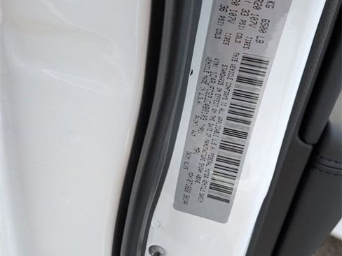 Certified 2018 Jeep Grand Cherokee High Altitude image 34