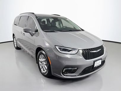 Used 2022 Chrysler Pacifica Touring-L w/ Uconnect Theater Family Group