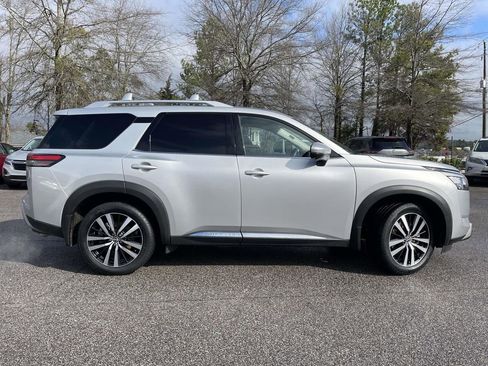 Used 2024 Nissan Pathfinder Platinum w/ Cargo Package image 2