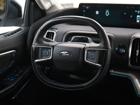 Used 2025 Ford Expedition Platinum AWD/4WD image 15