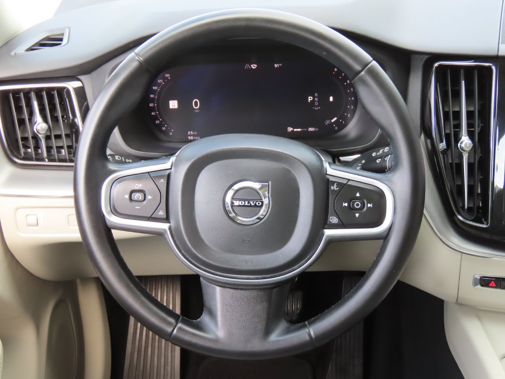 Used 2022 Volvo XC60 B5 Momentum AWD/4WD image 39