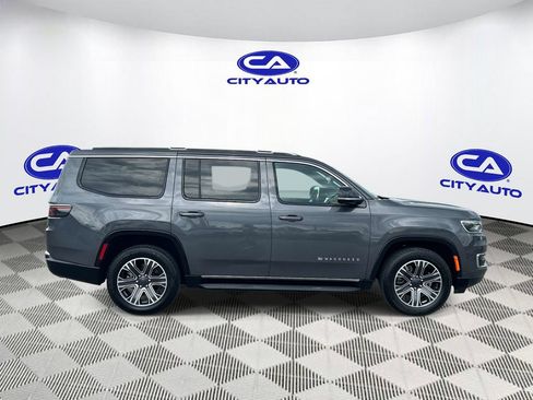 Used 2024 Jeep Wagoneer Series II w/ Flexible Seating Group RWD image 2