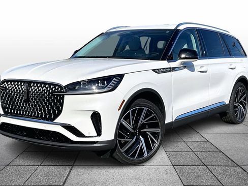 Certified 2025 Lincoln Aviator Reserve w/ Equipment Group 201A image 3