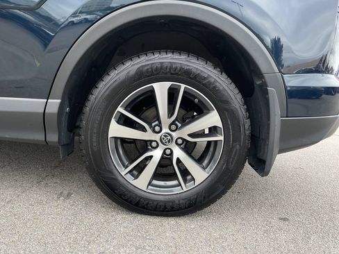 Used 2018 Toyota RAV4 XLE AWD/4WD image 10