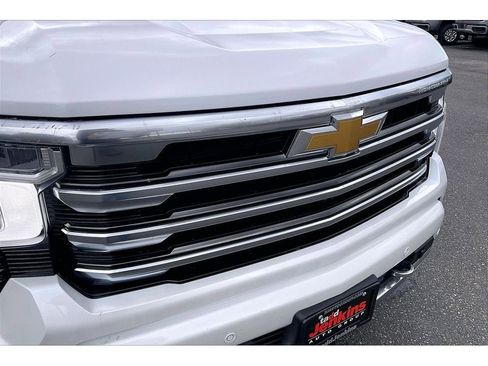 Used 2024 Chevrolet Silverado 1500 High Country w/ High Country Premium Package AWD/4WD image 32