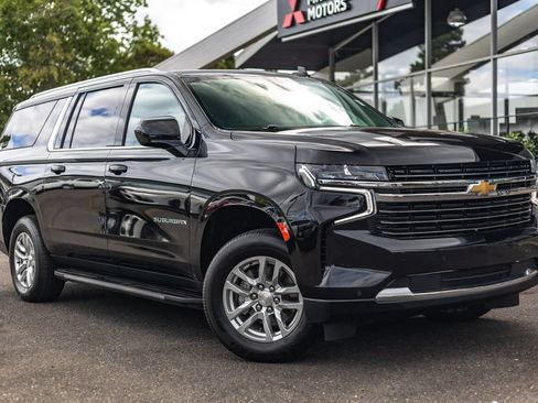 Used 2024 Chevrolet Suburban LT AWD/4WD image 1