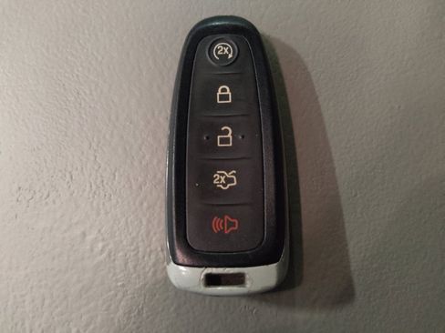 Used 2015 Lincoln MKX FWD w/ Equipment Group 102A image 32