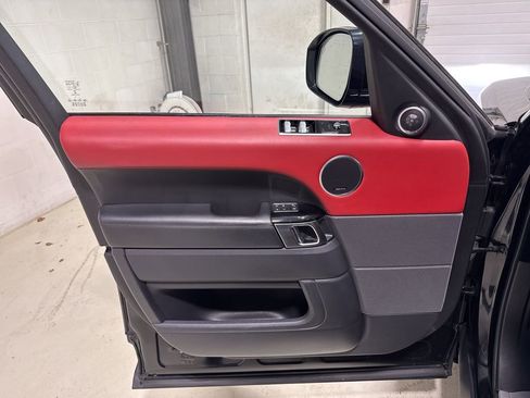 Used 2020 Land Rover Range Rover Sport HST image 15