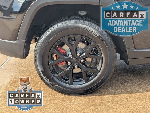 Used 2024 Jeep Grand Cherokee Altitude AWD/4WD image 4