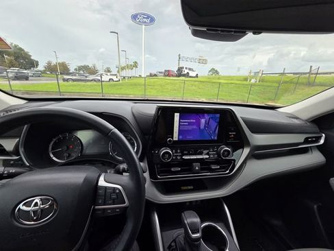 Used 2023 Toyota Highlander XLE FWD image 19