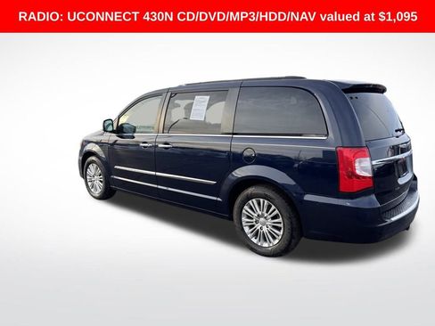 Used 2015 Chrysler Town & Country Touring-L w/ Driver Convenience Group image 3