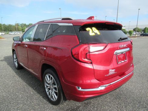 Used 2024 GMC Terrain Denali w/ Denali Premium Package AWD/4WD image 5