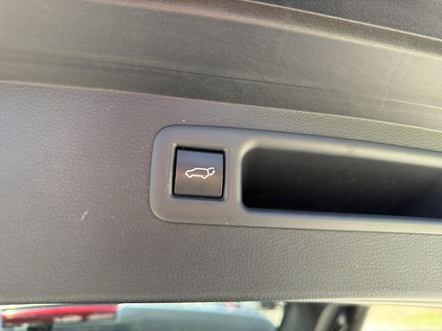 Used 2023 Toyota Highlander XLE image 19