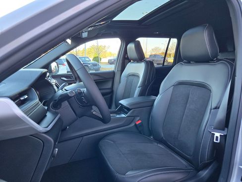 New 2025 Jeep Grand Cherokee Altitude image 24