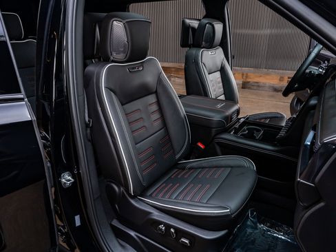 Used 2025 GMC Yukon XL AT4 Ultimate AWD/4WD image 31