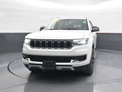 Used 2023 Jeep Wagoneer L Series III w/ Preferred Equipment Group image 3