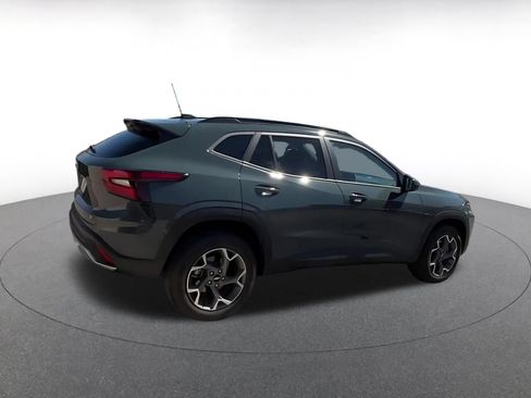 Used 2025 Chevrolet Trax LT FWD image 14