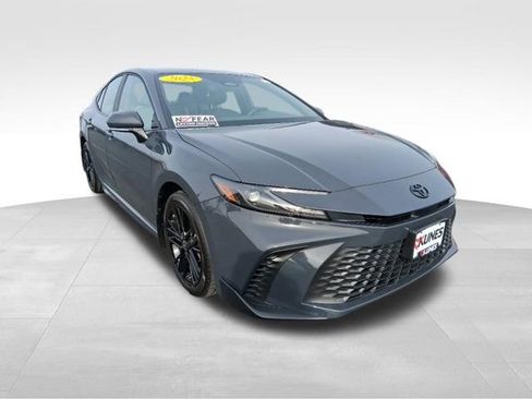 Used 2025 Toyota Camry SE w/ Convenience Package AWD/4WD image 4