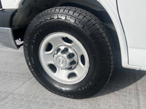 Used 2014 Chevrolet Express 2500 image 21