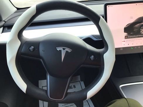 Used 2023 Tesla Model Y Long Range image 11